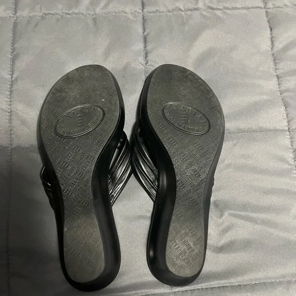 Sandals - Picture 3 of 3